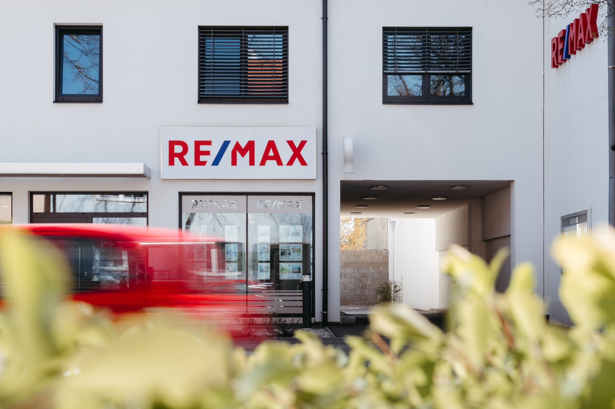 REMAX insegna di un ufficio
