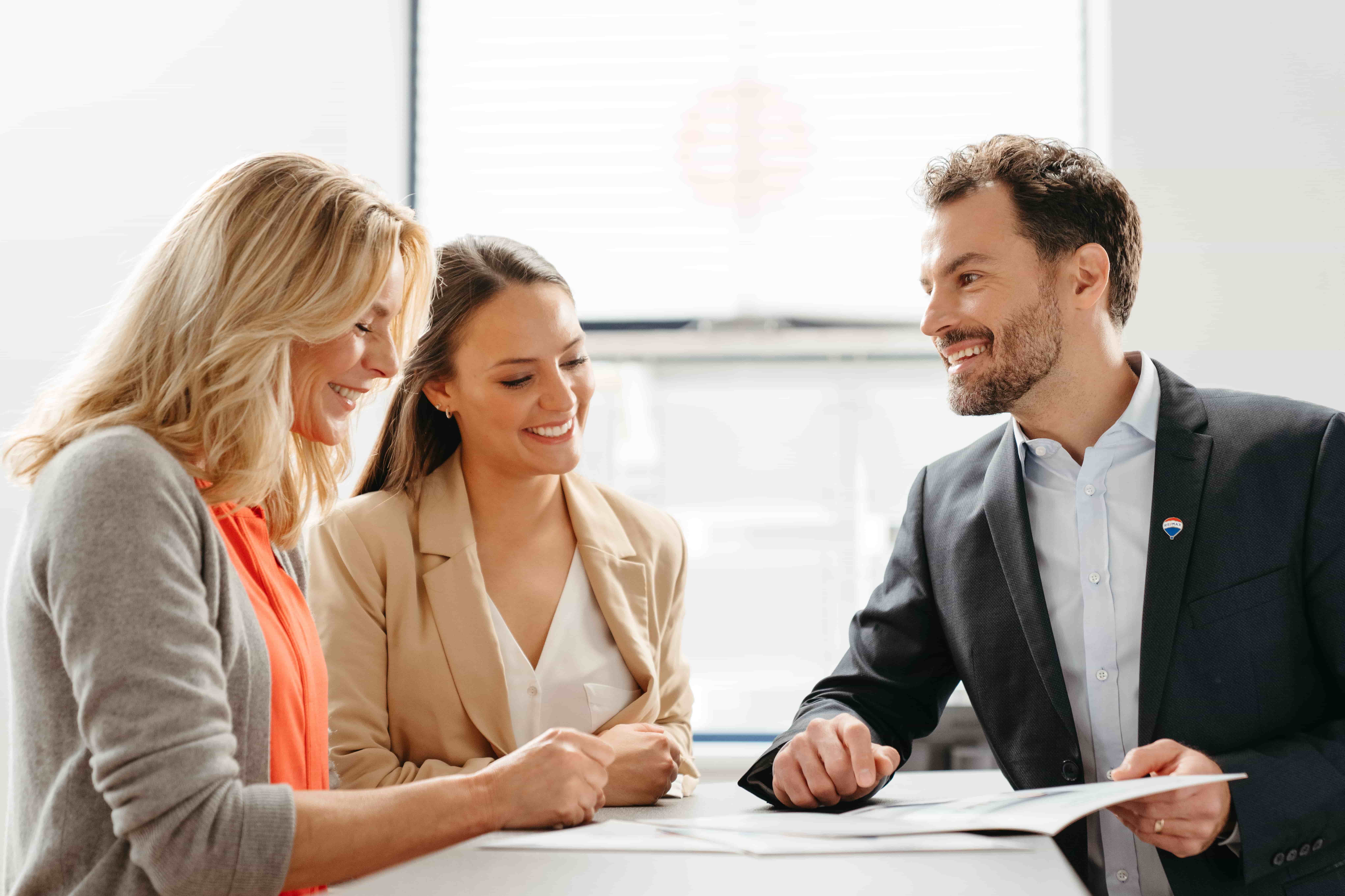 REMAX Customer+Agent-18-min