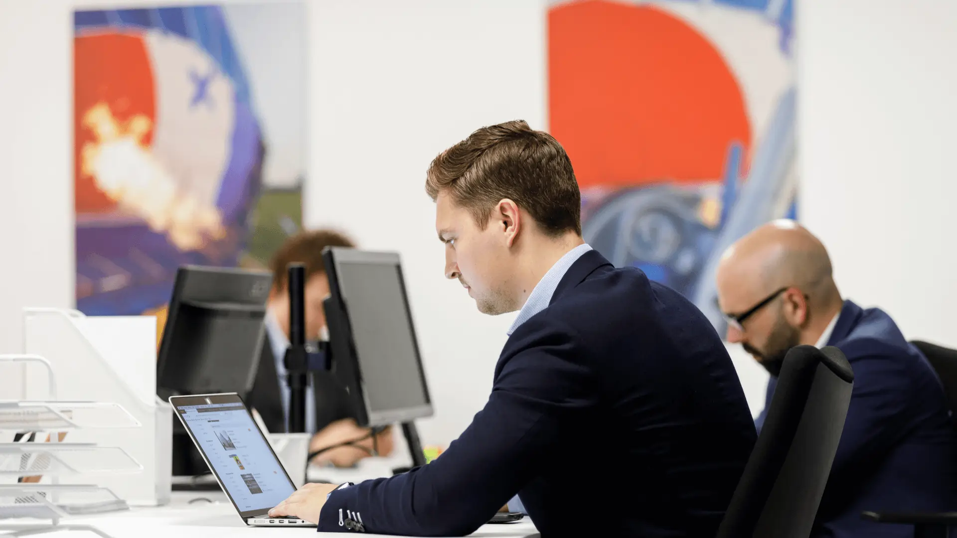 persone in remax che lavorano 